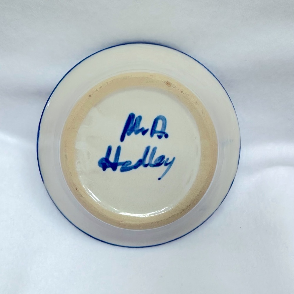 MA Hadley Pottery Hand Painted Signed Small Bowl 4.5" Wide Blue and White - Picture 2 of 2